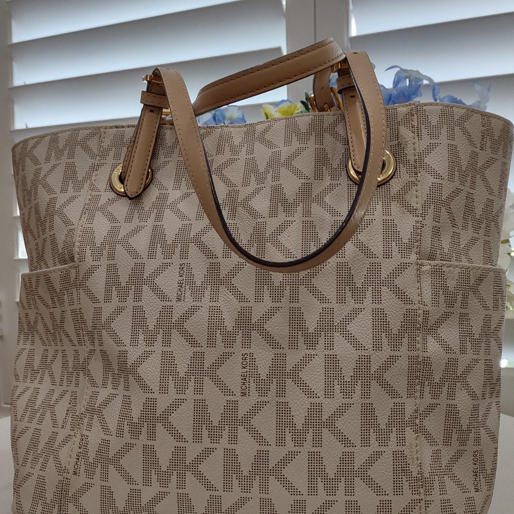 Michael Kors Large Logo Tote - Picture 2 of 6